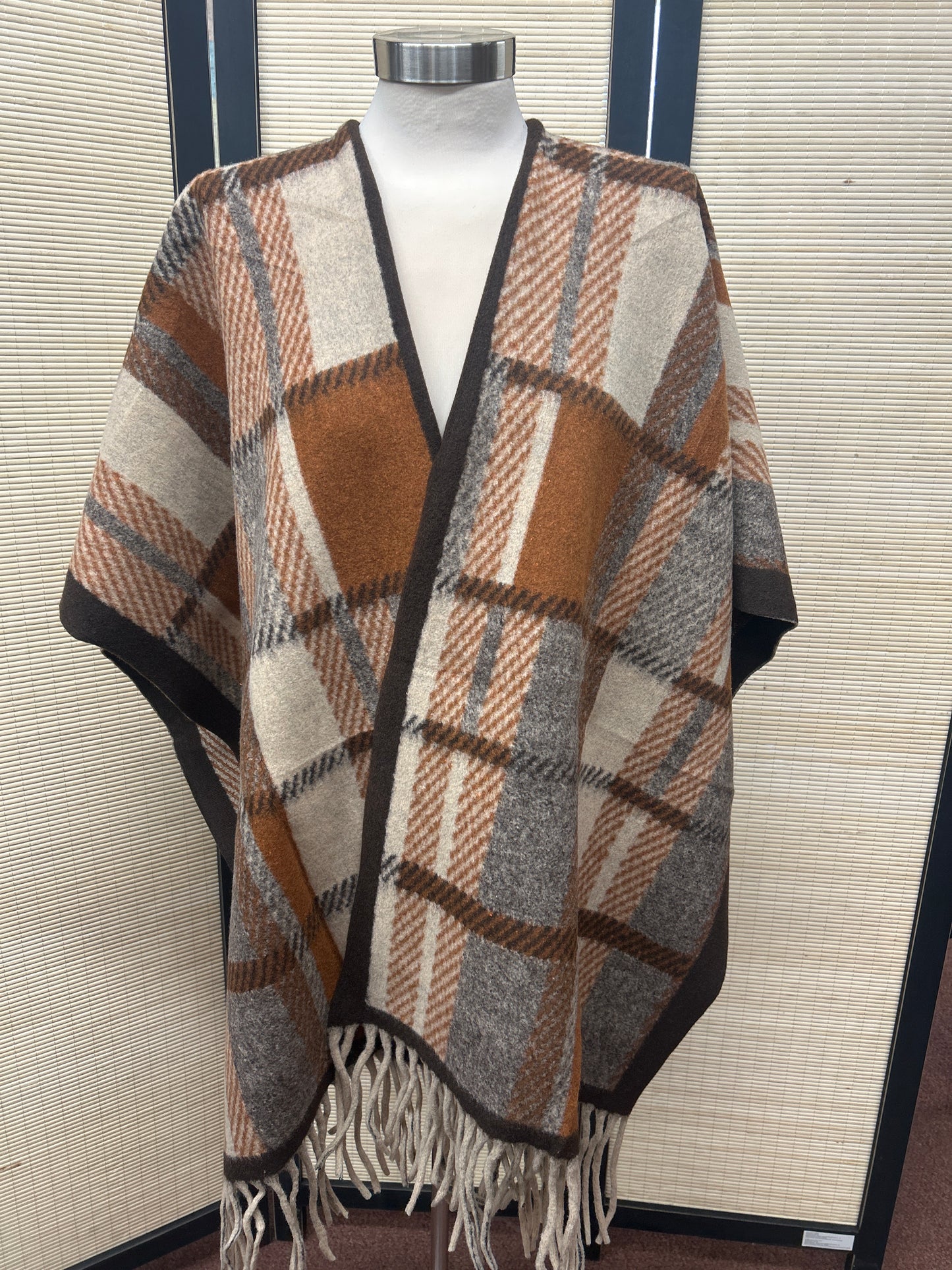 PONCHO BROWN PLAID /FRINGE