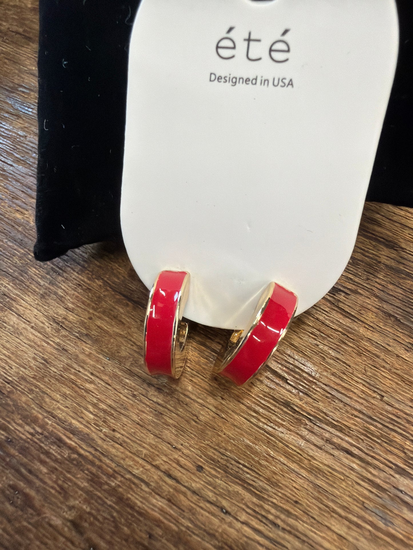 EARRINGS RED HOOP