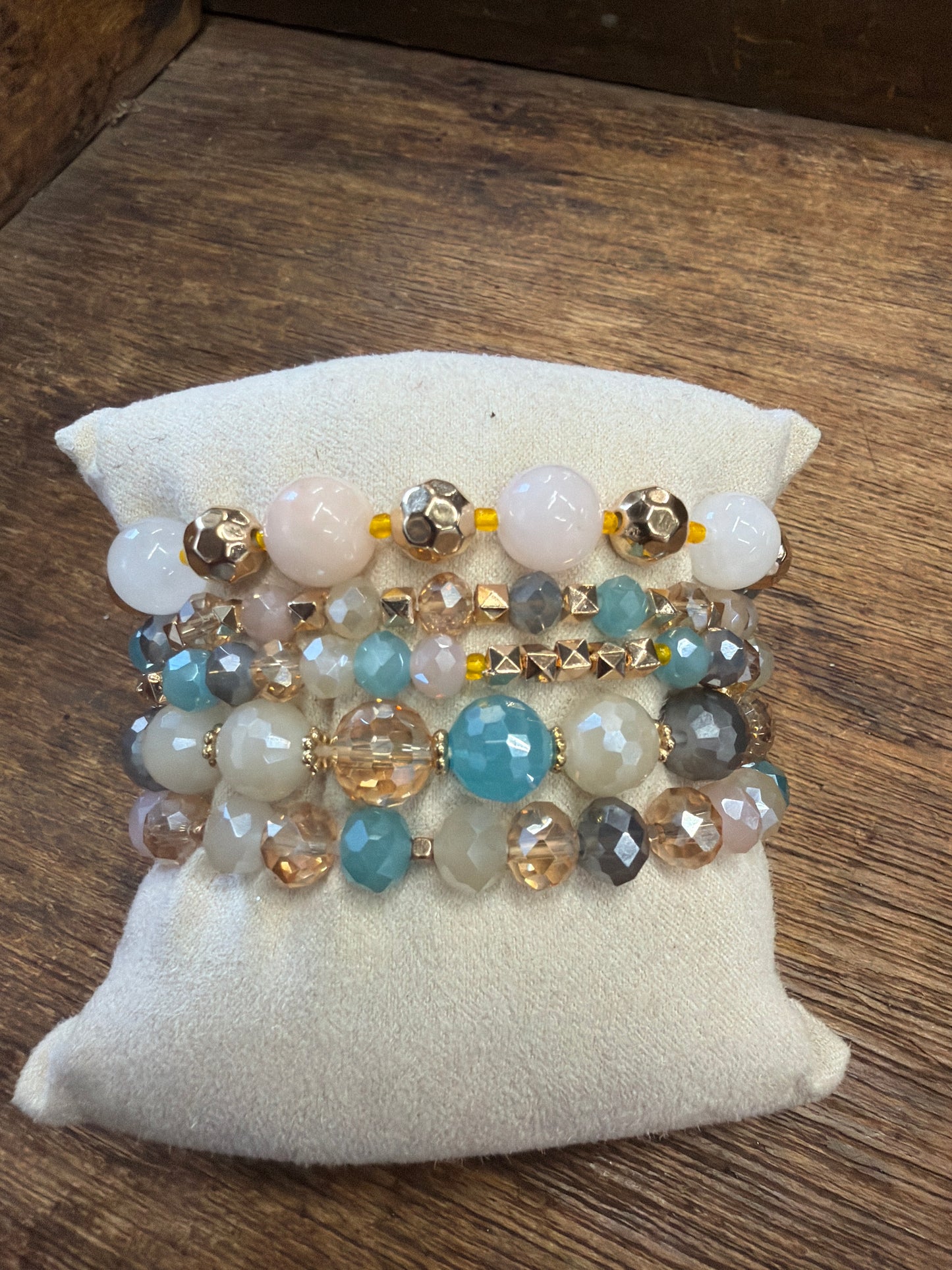BRACELET MULTI STRAND BEADS BLUES/ WHITE STRETCH
