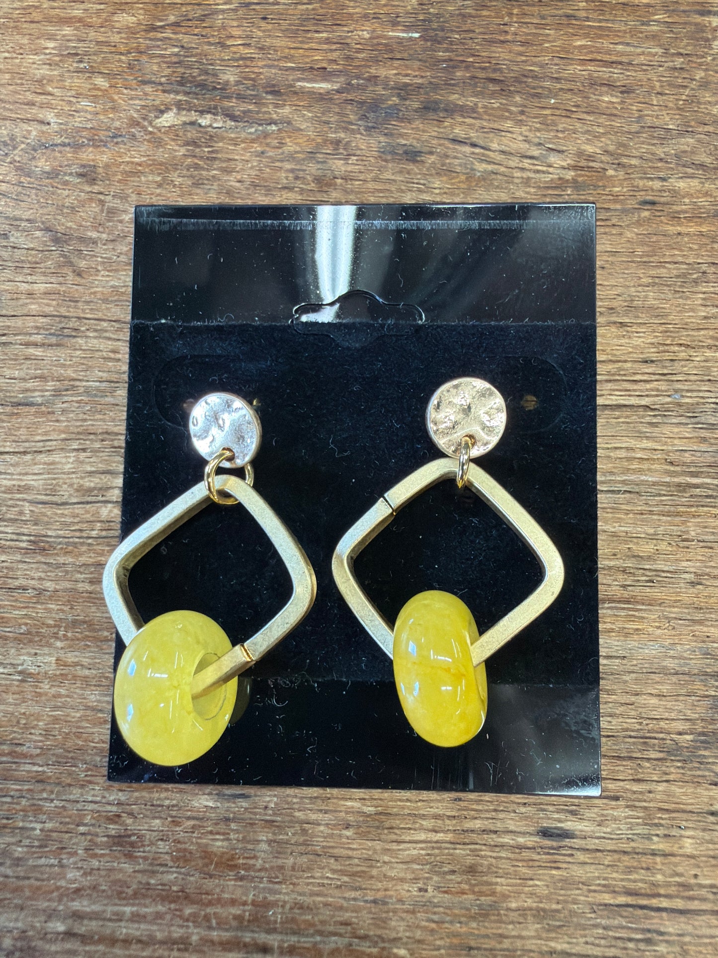 earrings gold square with yellow bead