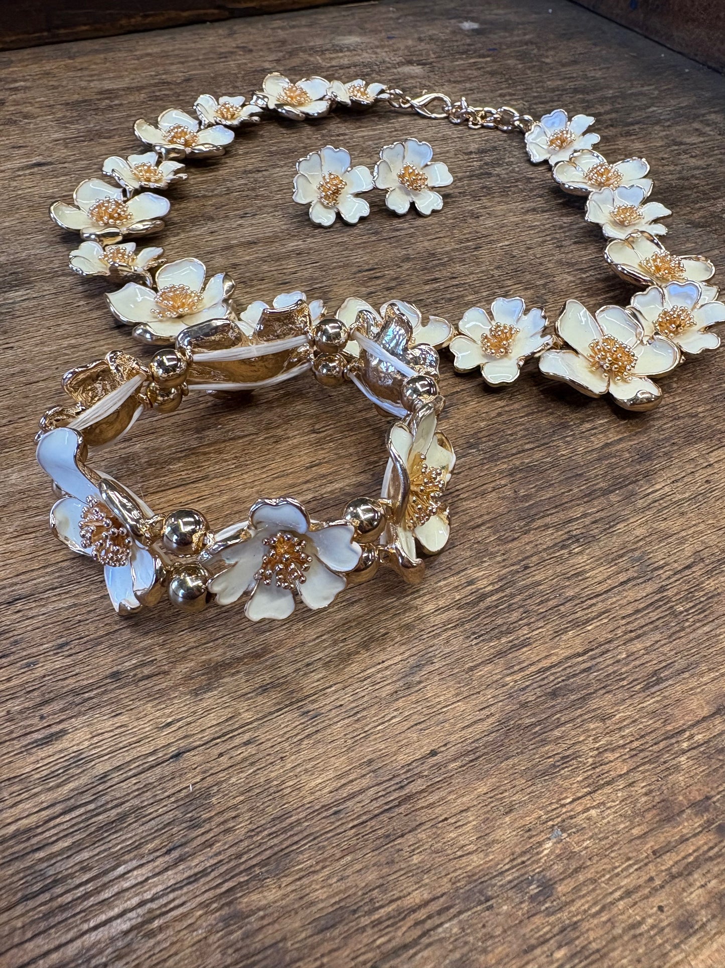 Daisy Set - Necklace, Bracelet, Earrings