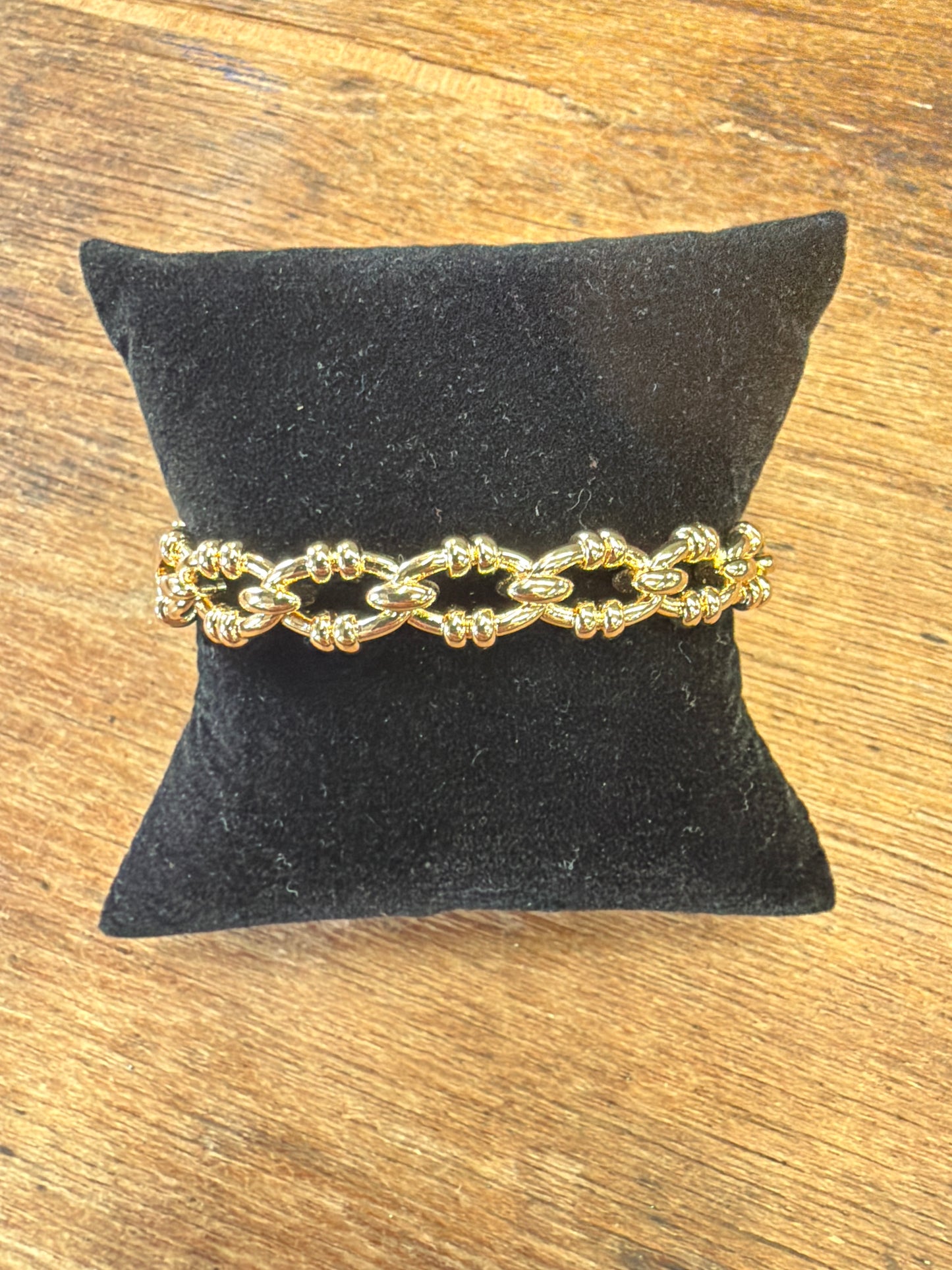 bracelet gold  secure clasp
