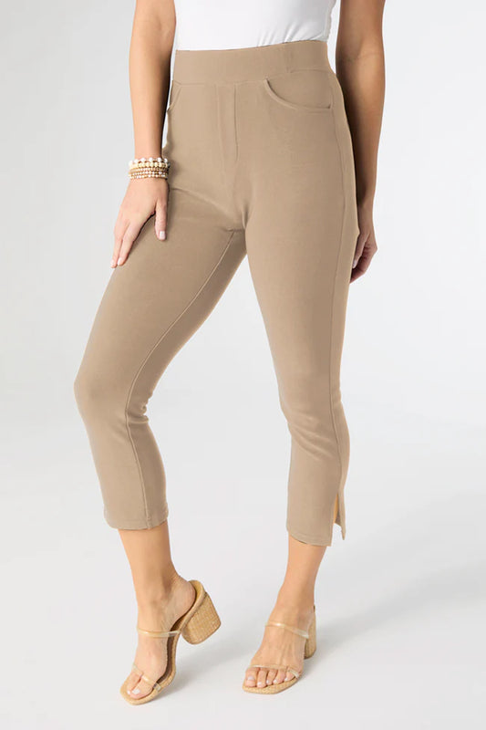 Capri with Side Slit