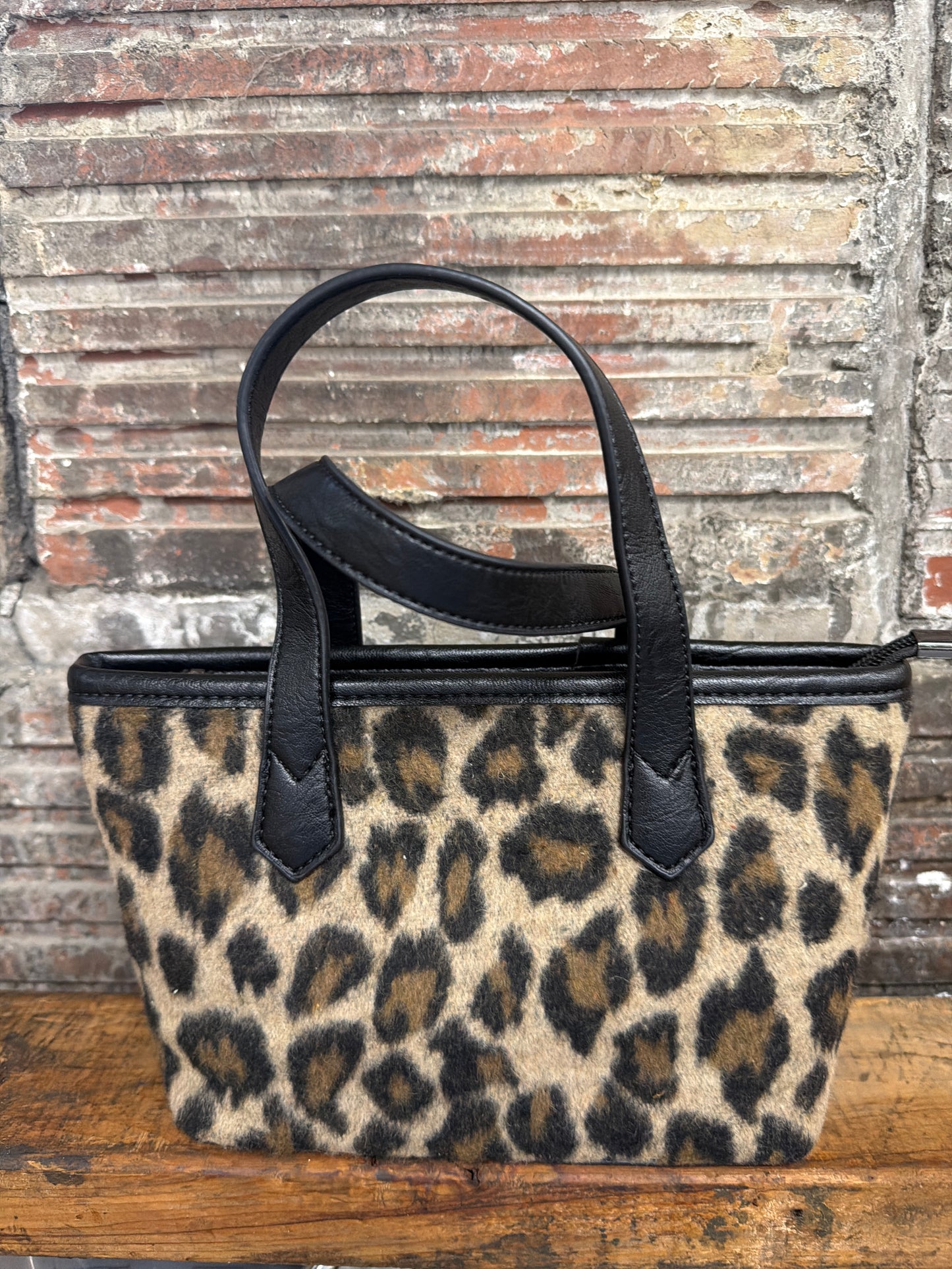 purse leopard print black handles