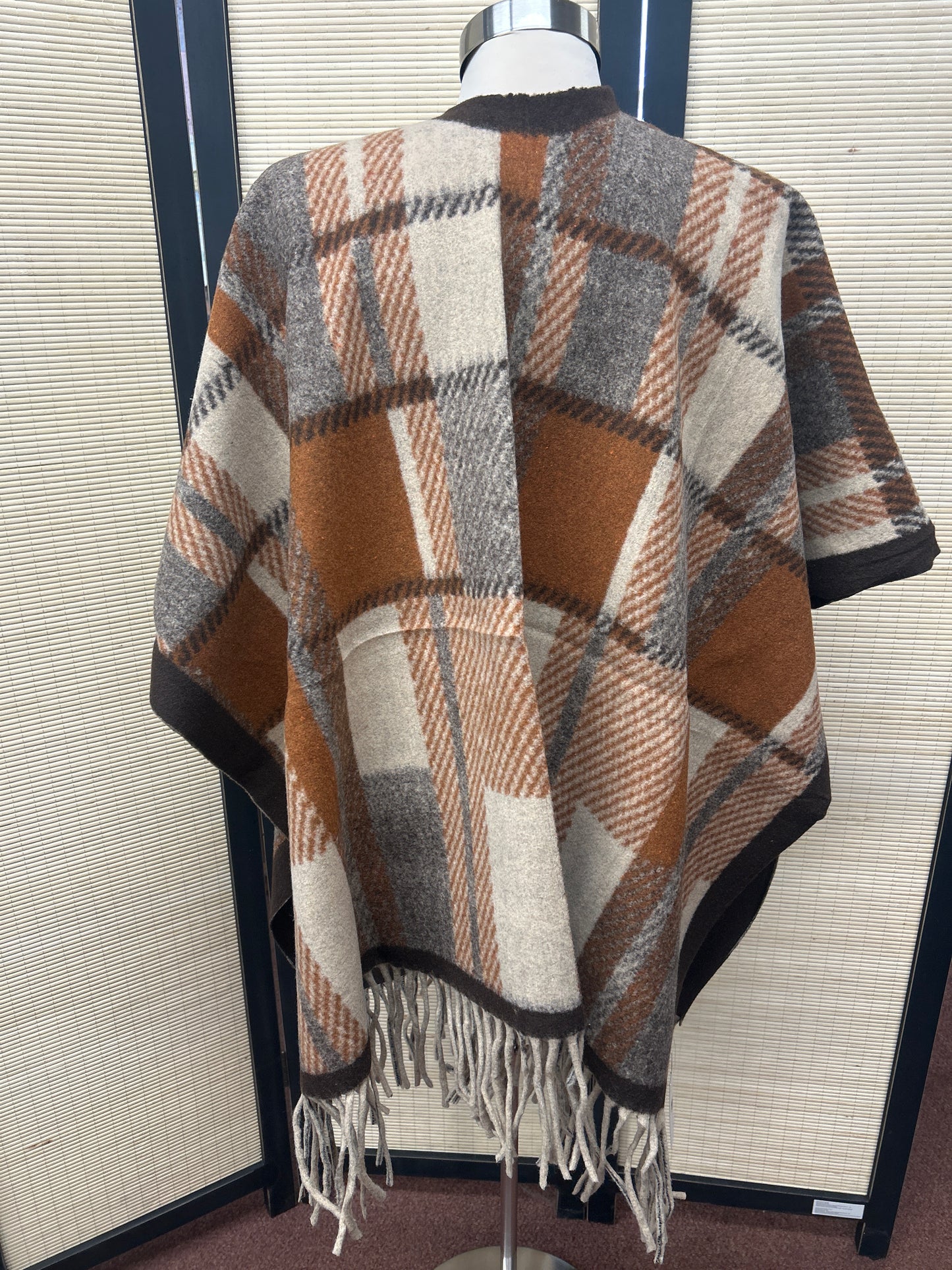 PONCHO BROWN PLAID /FRINGE