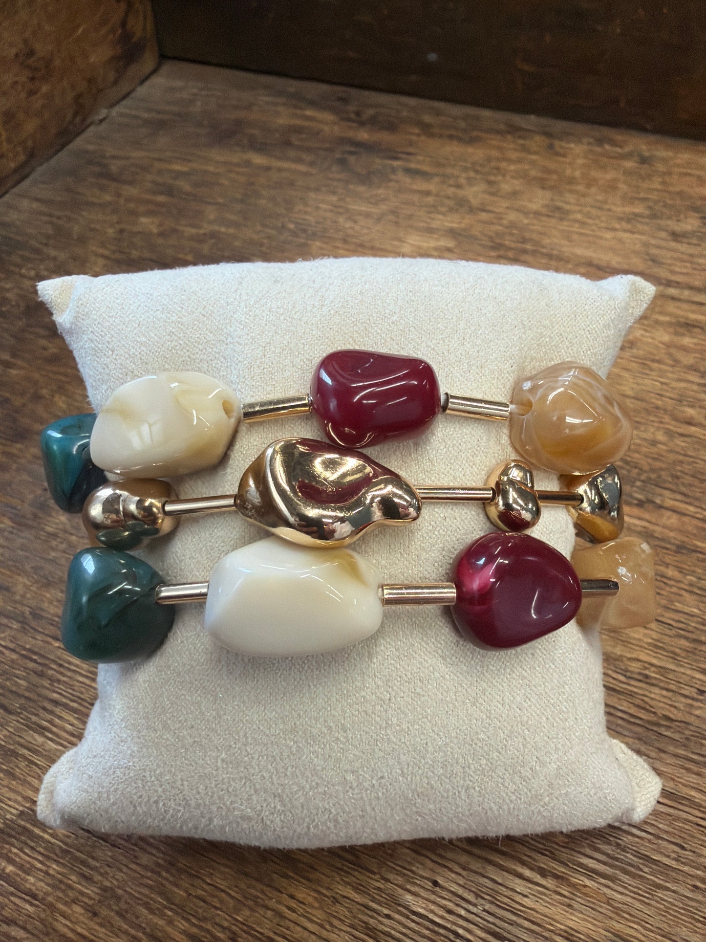 BRACELET 3 STRAND  GREEN BURGANDY STRETCH