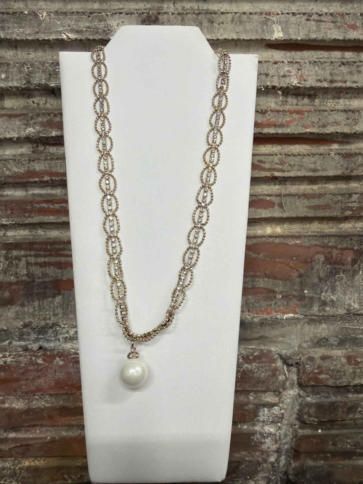 Choker necklace, double chain, and pearl