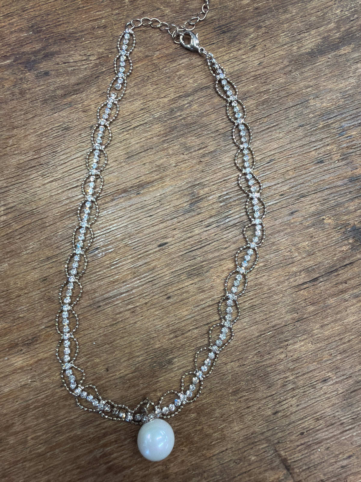 Choker necklace, double chain, and pearl