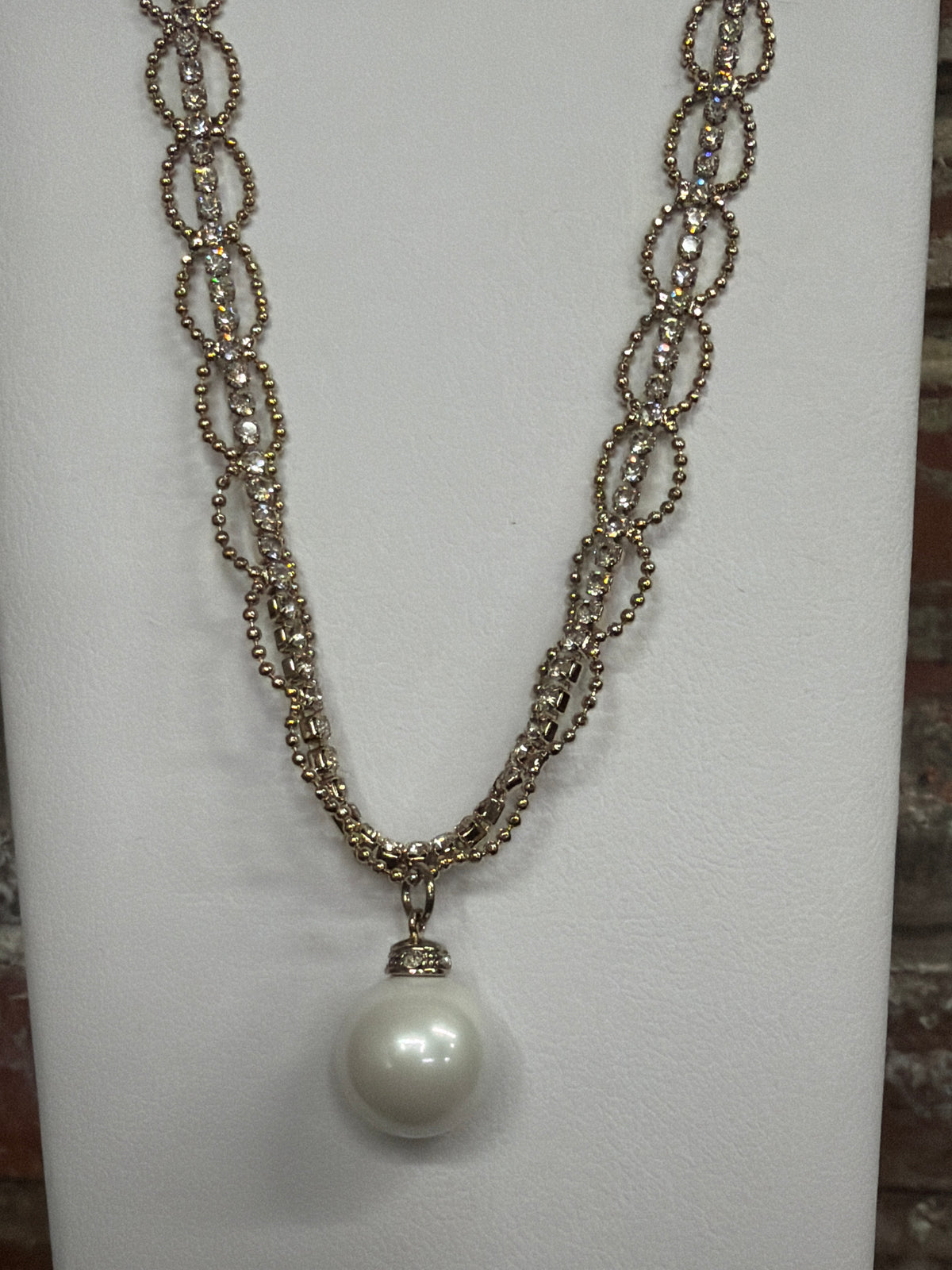 Choker necklace, double chain, and pearl
