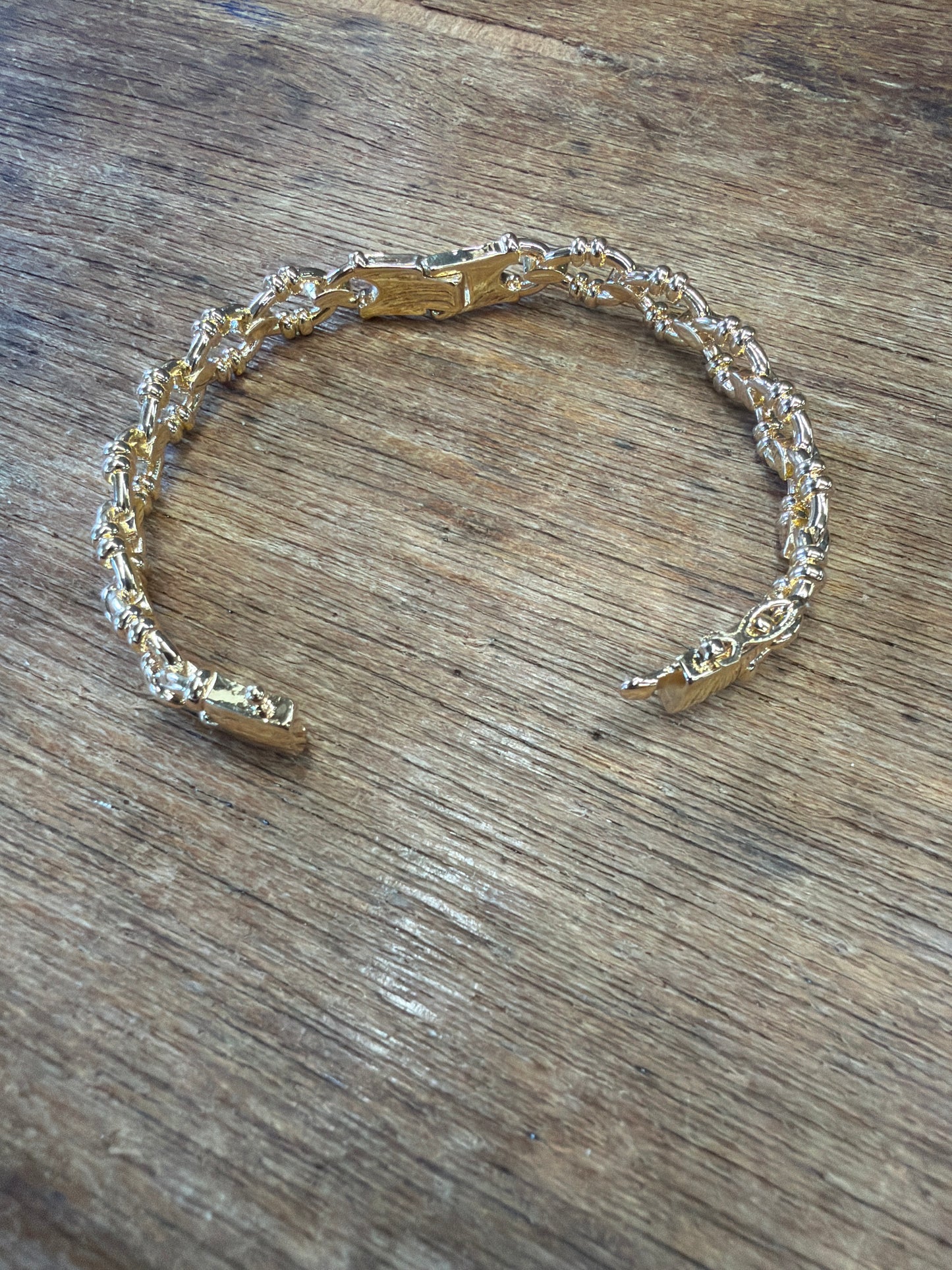 bracelet gold  secure clasp