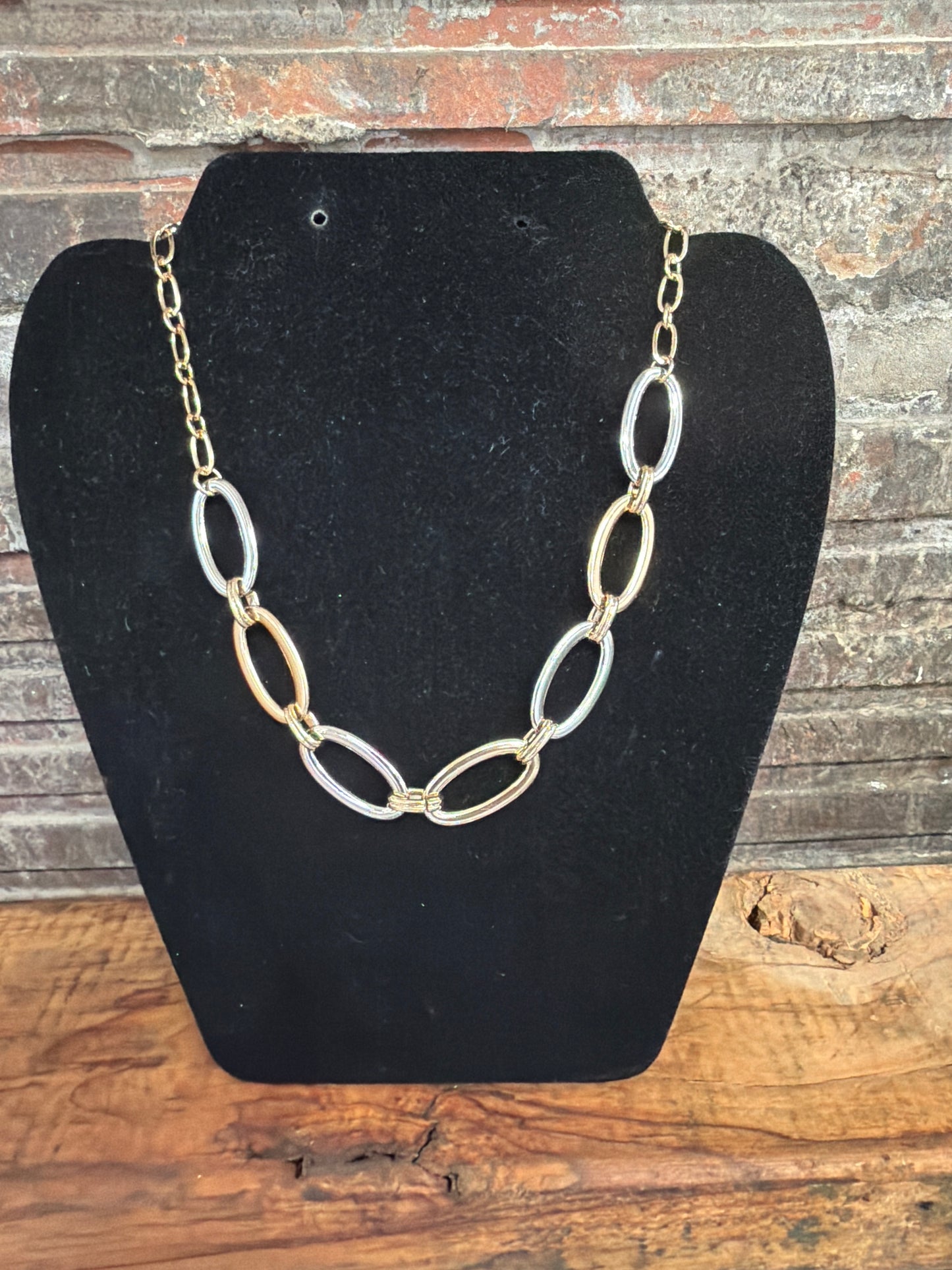 necklace alternating gold and silver lg chain links