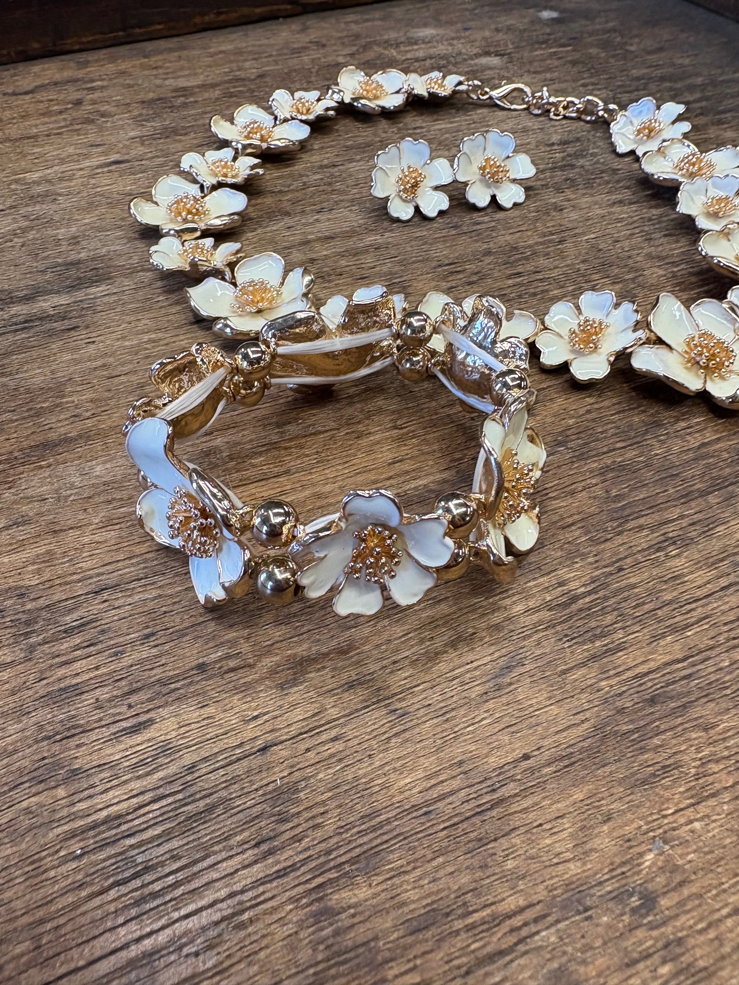 Daisy Set - Necklace, Bracelet, Earrings