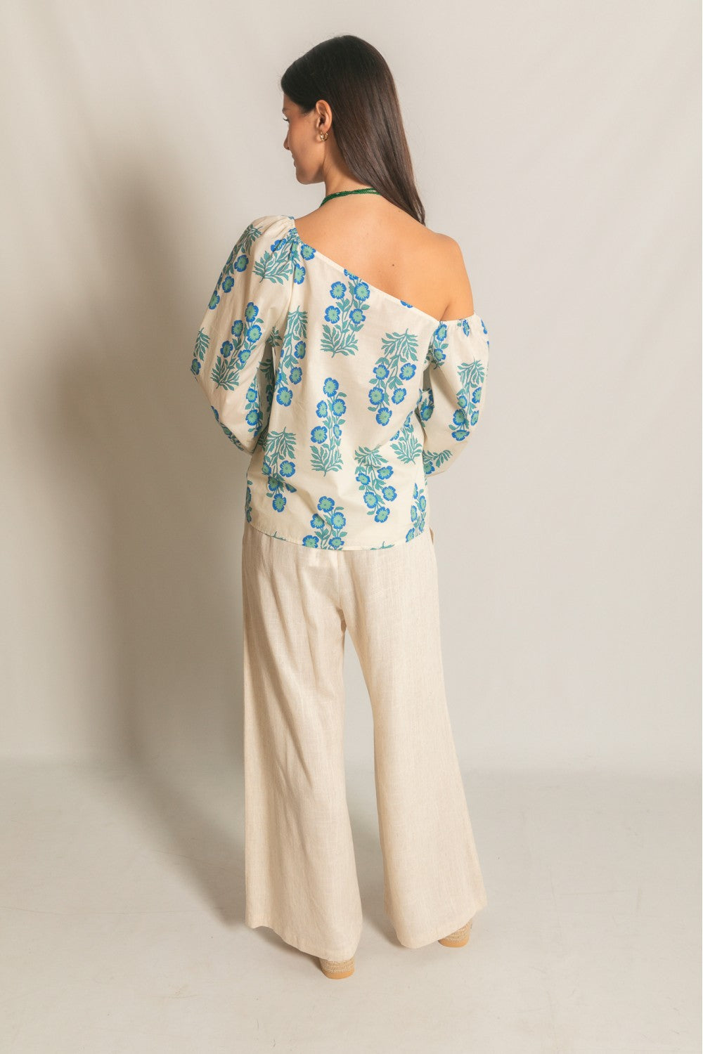 Asymmetrical Shoulder Puff Sleeve Top
