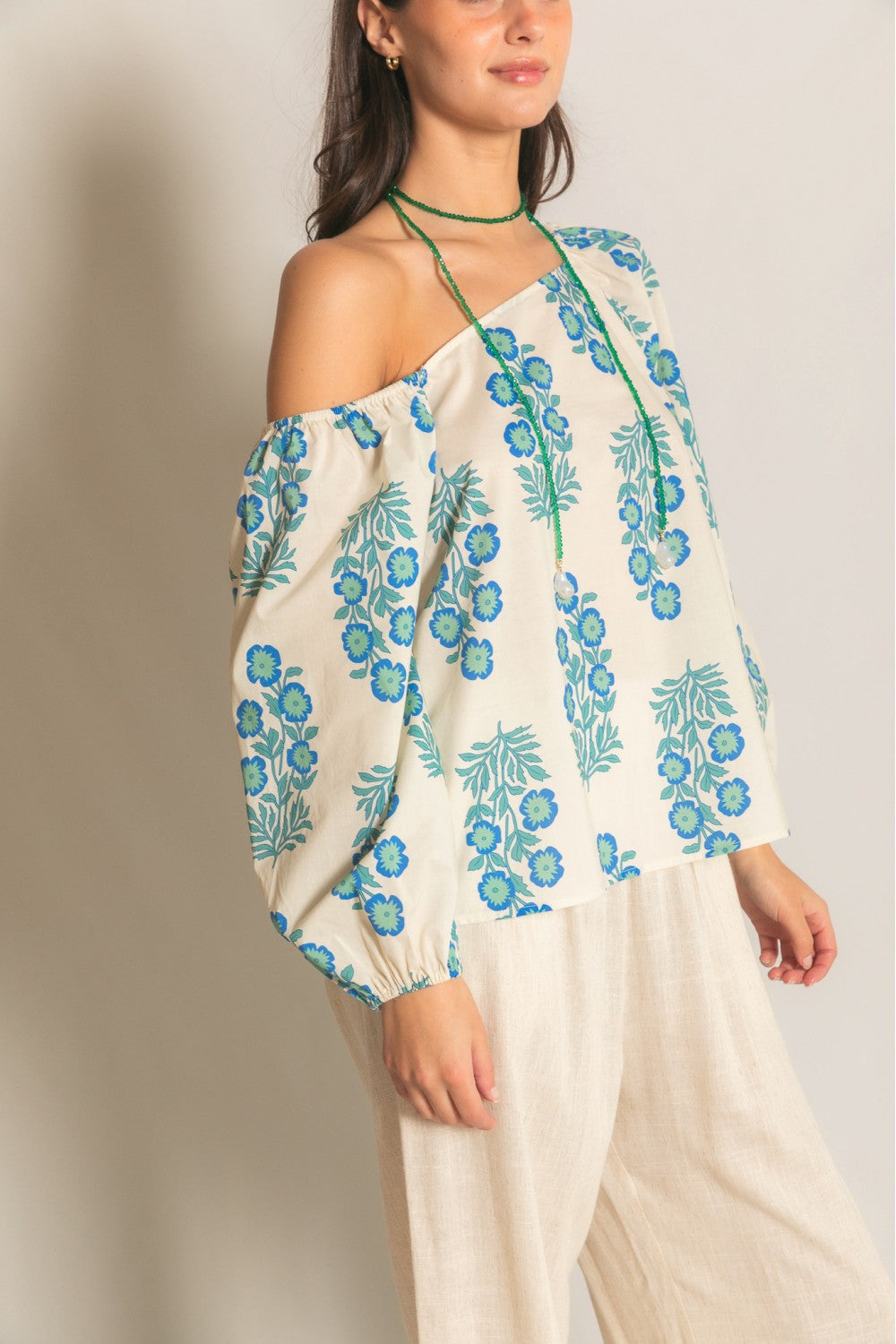 Asymmetrical Shoulder Puff Sleeve Top